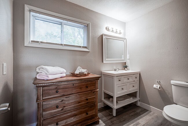 Building Photo - 2601 Baugh Rd