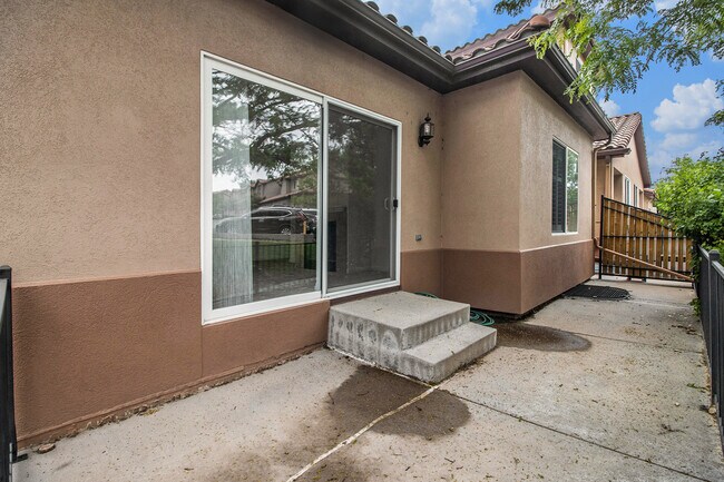 Building Photo - 13833 E Tufts Pl