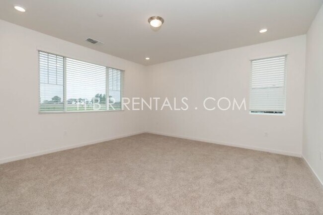 Building Photo - Charming 4-Bed, 3-Bath Home in Lathrop’s T...