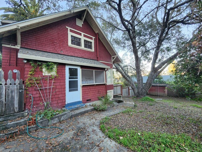 Building Photo - 7251 Maple Ave