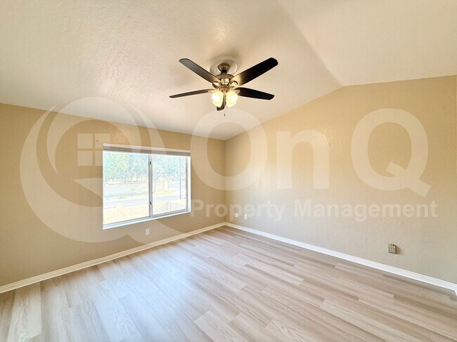 Building Photo - 877 W Shellfish Dr