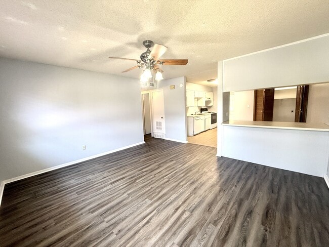 Building Photo - 2206 Shenandoah Dr
