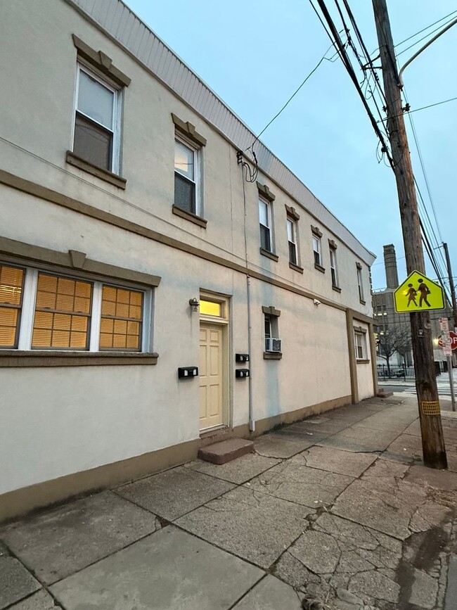 Building Photo - 1801 S 21st St