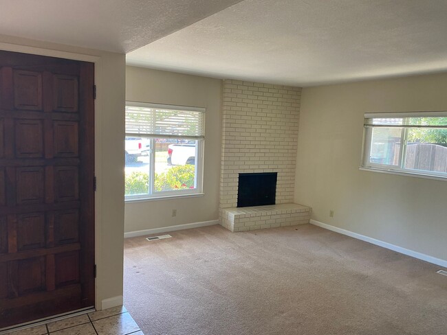 Building Photo - Quiet Sunnyvale Home
