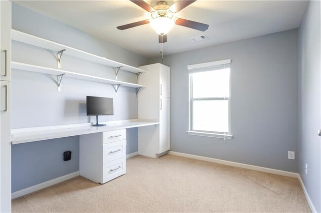 Building Photo - 2394 Whiteoak Ct SE