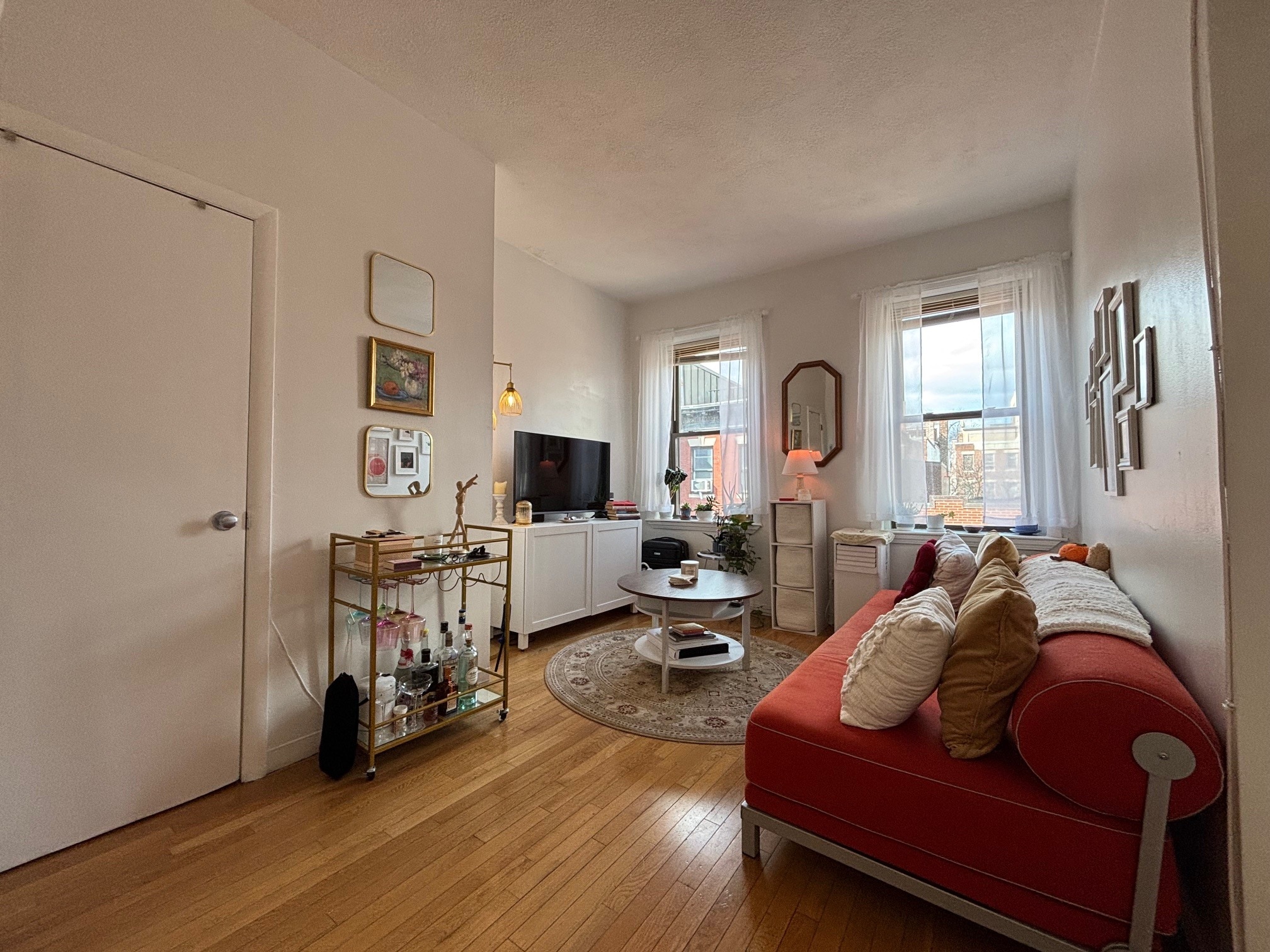 Building Photo - 19 Irving St