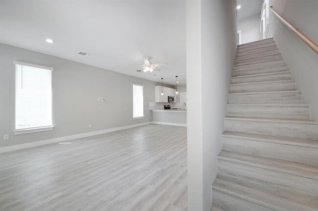 Building Photo - 346 Shady Bluff Dr