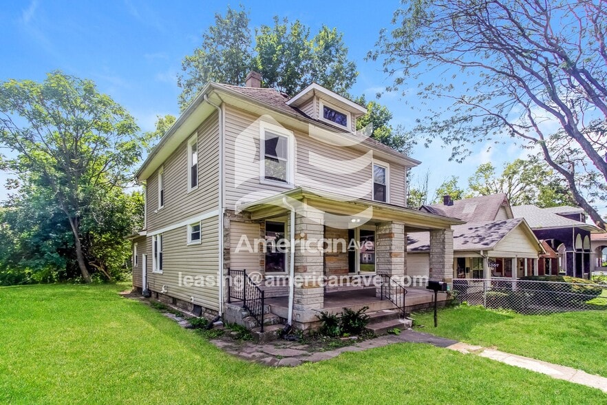 Building Photo - 1055 W 33rd St