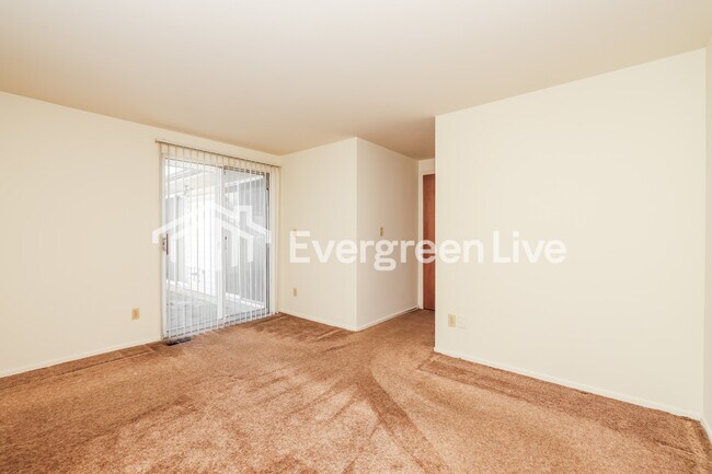 Building Photo - 5630 Troy Villa Blvd