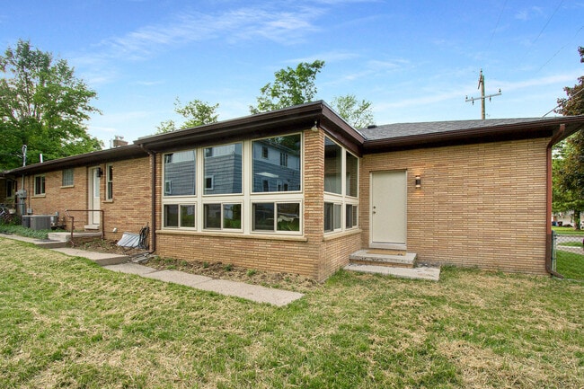 Building Photo - 1525 Arborview Blvd