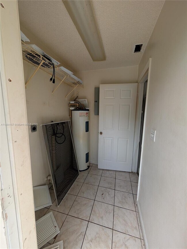 Building Photo - 720 NW 15th Terrace