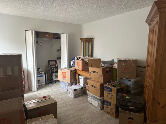 Building Photo - 1120 11th Ct