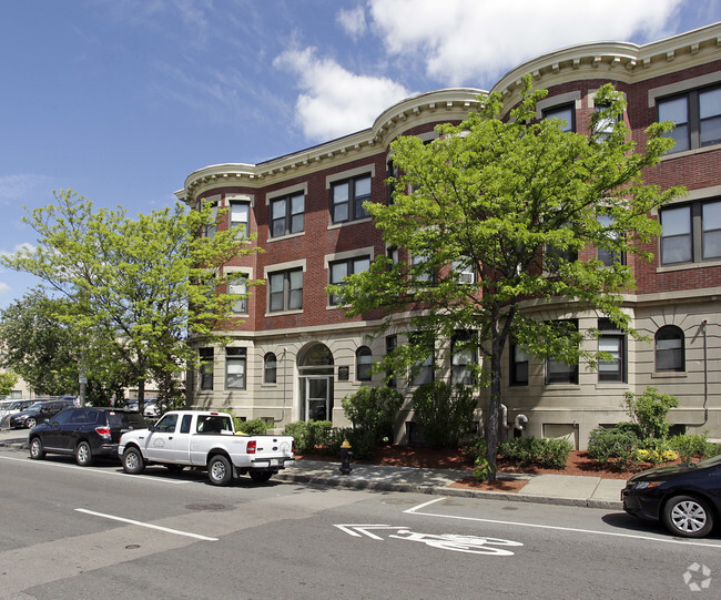 Primary Photo - Brighton Avenue Apartments, 19-25