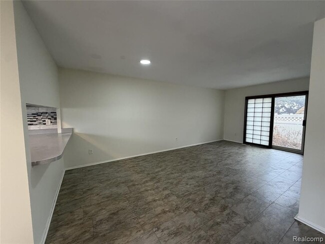 Building Photo - 1780 E Thirteen Mile Rd