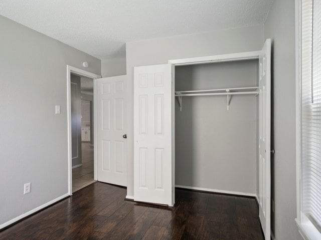 Building Photo - 830 E Linda Dr