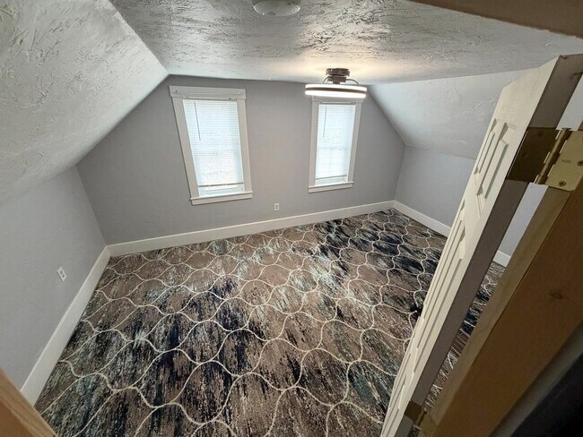 Building Photo - 935 Rumney Rte 25