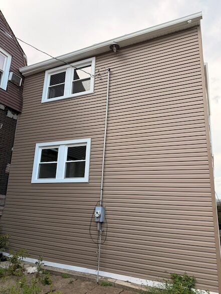 Building Photo - 3823 W Wabansia Ave