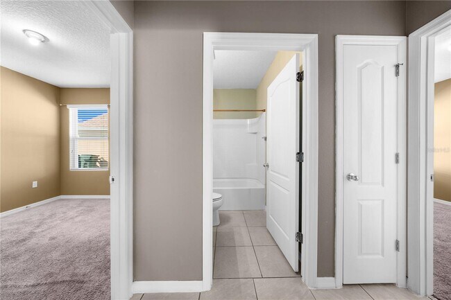 Building Photo - 1073 Brenton Manor Dr