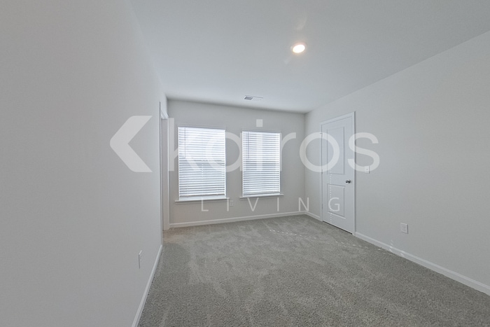 Building Photo - 2129 Banyon Cir