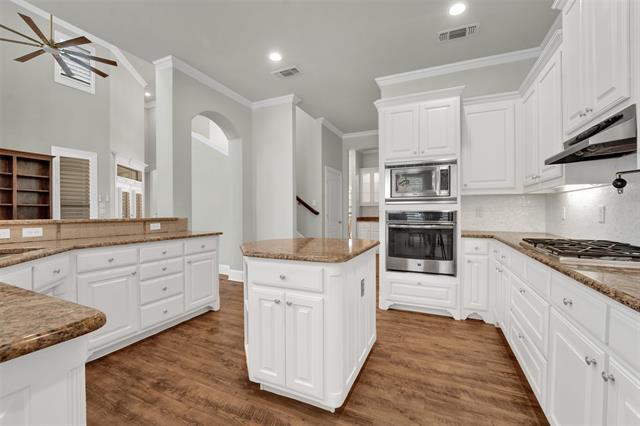 Building Photo - 2202 Southern Oaks Dr