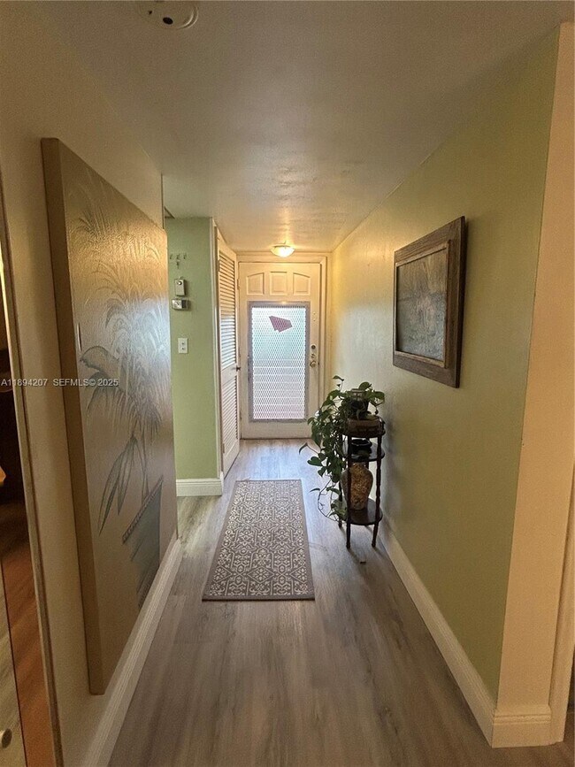 Building Photo - 8962 S Hollybrook Blvd