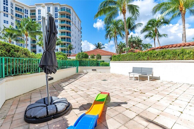 Building Photo - 20000 E Country Club Dr