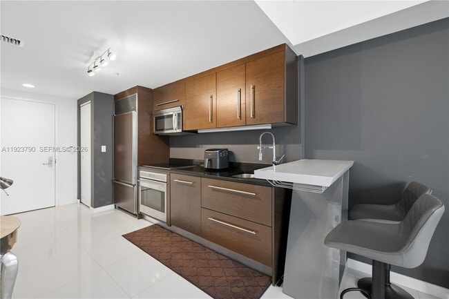 Building Photo - 465 Brickell Ave