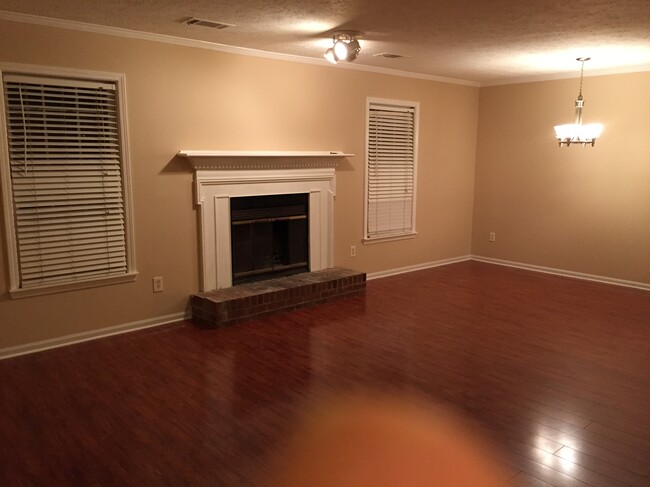 loving room - 1465 Kennesaw Trace Ct NW