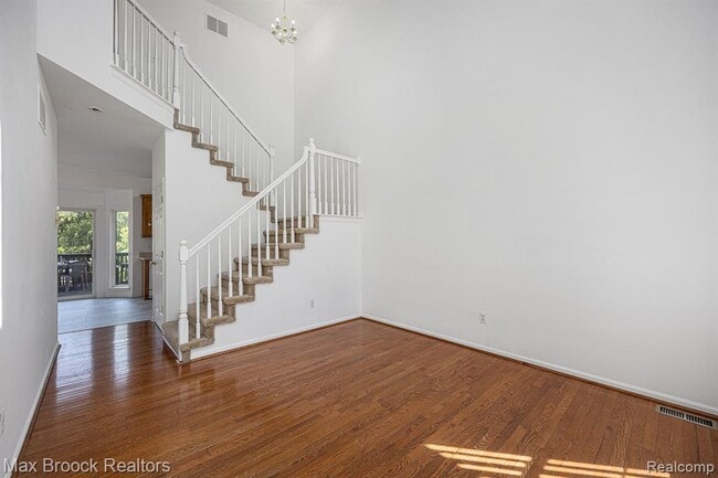 Building Photo - 4899 Green Ct