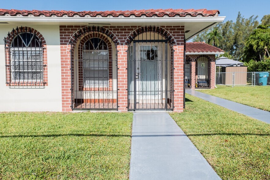 Building Photo - 1020 SW 84th Ave