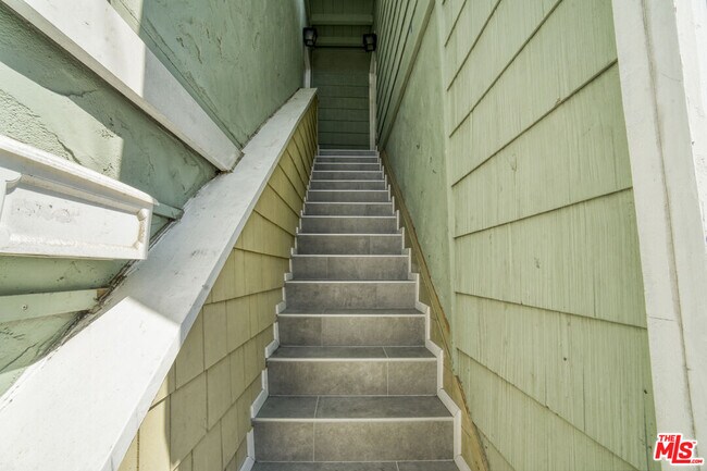 Building Photo - 4400 Ocean Dr