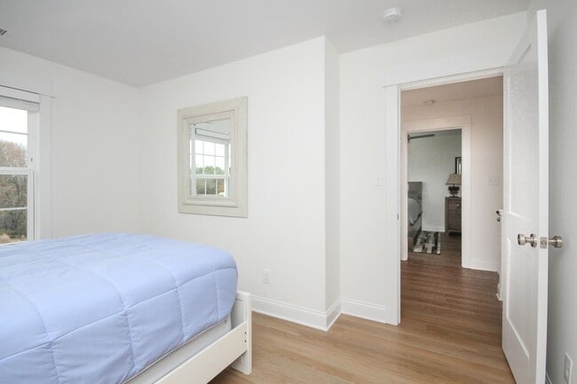 Building Photo - Luxury Three Bedroom Townhouse in Lincolnton