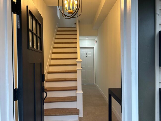 Building Photo - 437 Bramhall Ave