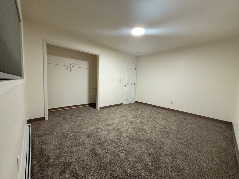 Building Photo - 749 Fischer Ave