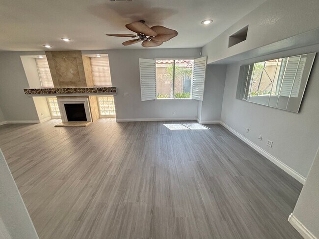 Building Photo - Gorgeous 4bed /5bath home nestled in a gre...
