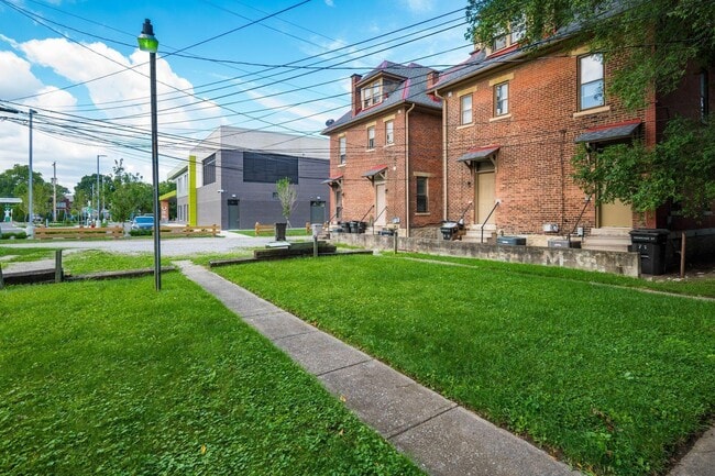 Building Photo - 846 Oak St