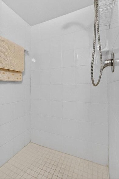 Building Photo - 7410 S Ocean Dr