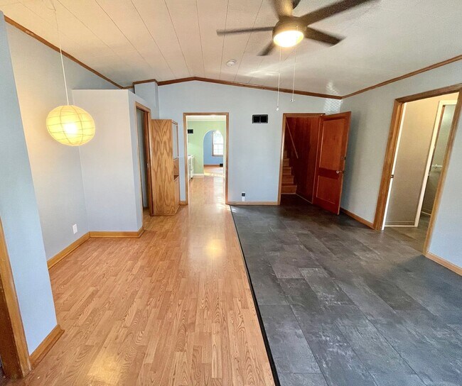 Building Photo - Very Unique 5 Bedroom Home on Large Lot