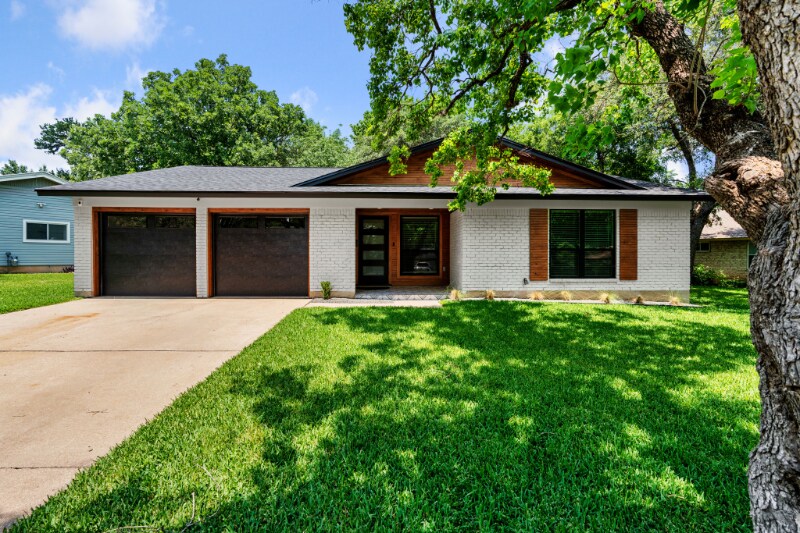 Primary Photo - 2102 Falcon Hill Dr
