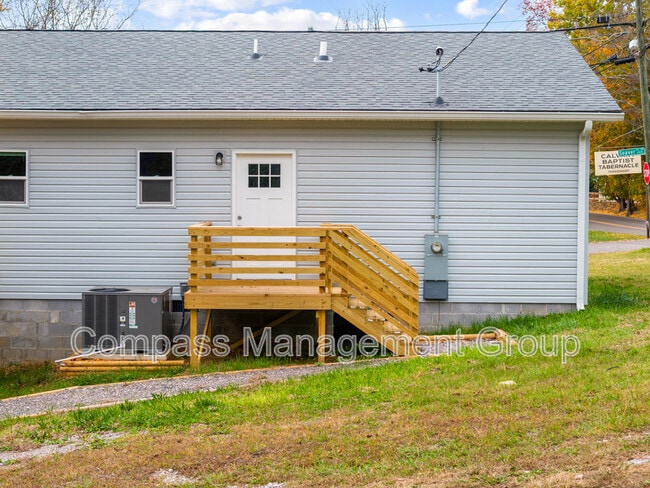 Building Photo - 6900 Seaver Dr NW