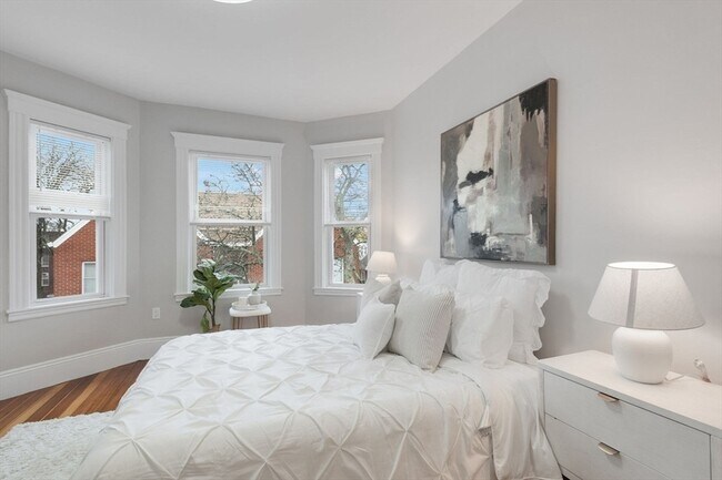 Building Photo - 38 Dorset St