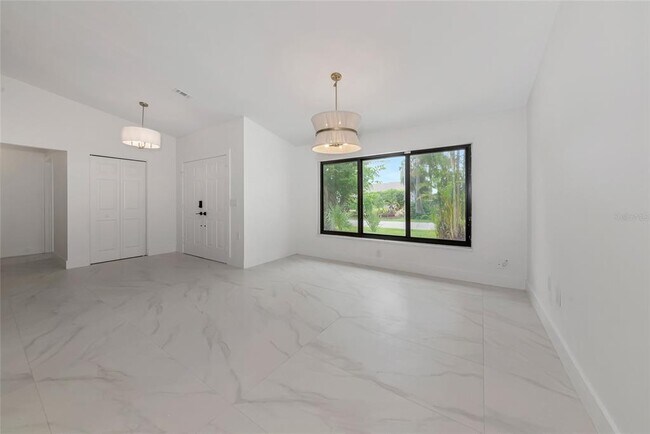Building Photo - 1658 Ridgewood Ln
