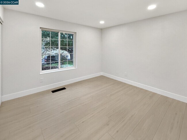 Building Photo - 1158 Jensen Cir