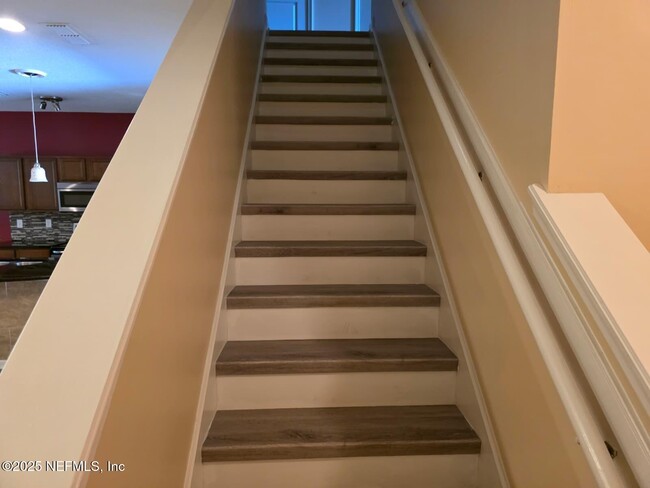 Building Photo - 498 Walnut Dr