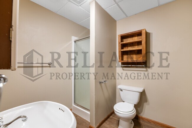 Building Photo - 2014 N Pine Grove St