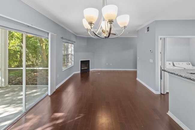 Building Photo - Luxurious 1 Bed / 1 Bath Condo in The Link...