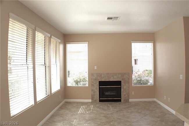 Building Photo - 251 S Green Valley Pkwy