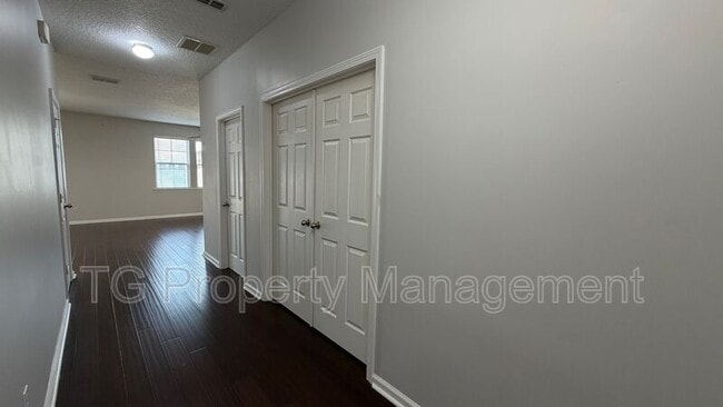 Building Photo - 12192 Endersleigh Ct