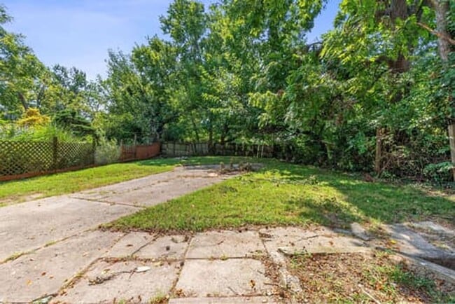 Building Photo - 3819 St Martins Pl