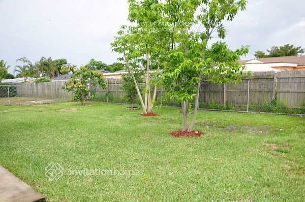 Building Photo - 7714 SW 6th Ct